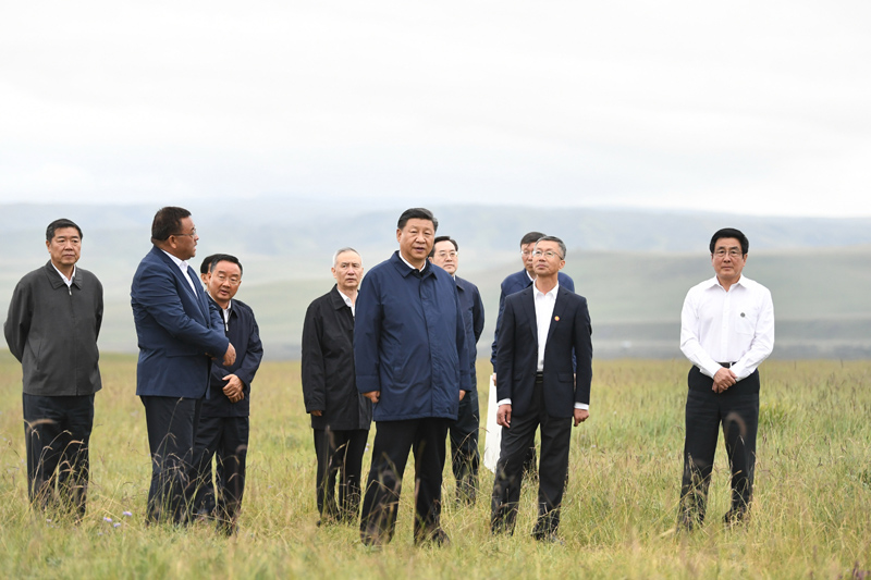 8月19日至22日，中共中央總書記、國家主席、中央軍委主席習(xí)近平在甘肅考察。這是20日下午，習(xí)近平在中農(nóng)發(fā)山丹馬場有限責(zé)任公司一場考察，實地了解祁連山生態(tài)環(huán)境恢復(fù)和保護(hù)情況。